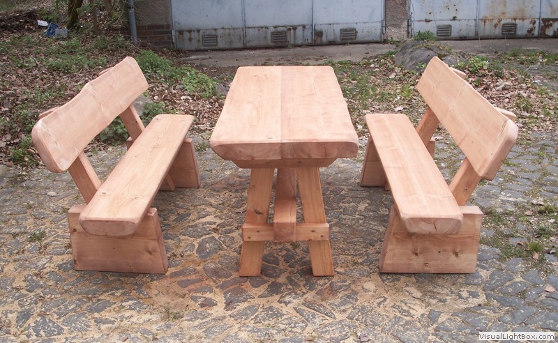 Harzer Garniturenbau, selbsterstellte Gartenmöbel und Figuren aus Holz